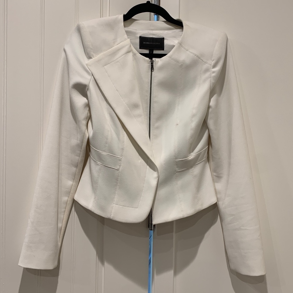 BCBG White Fitted Blazer / White Jacket Sport coat